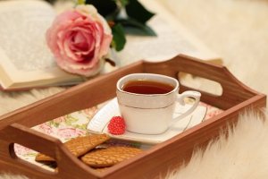 tea tray with rose and book 